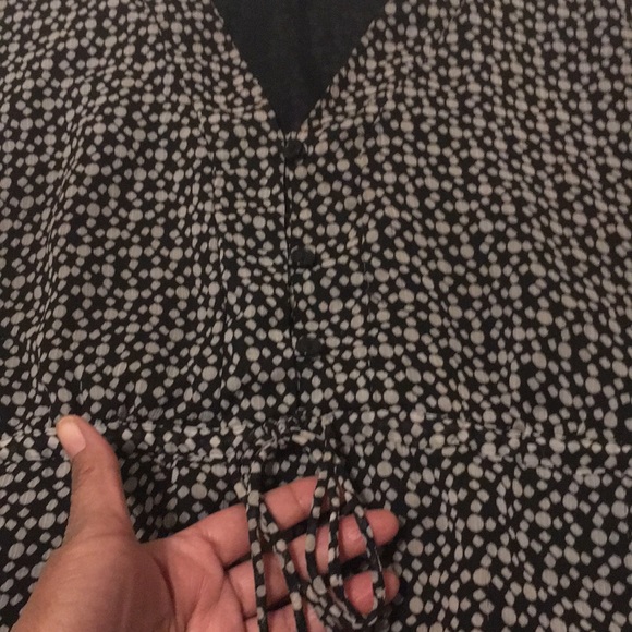 Pretty Ladies Blouse - Picture 2 of 4